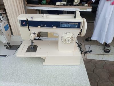 Singer Table top machine