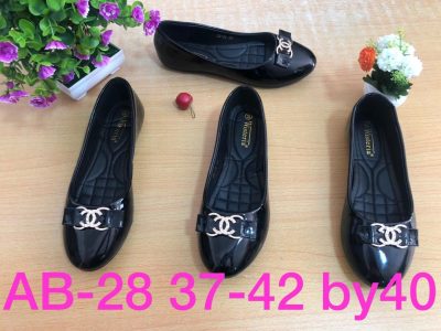 Ladies' flat shoes